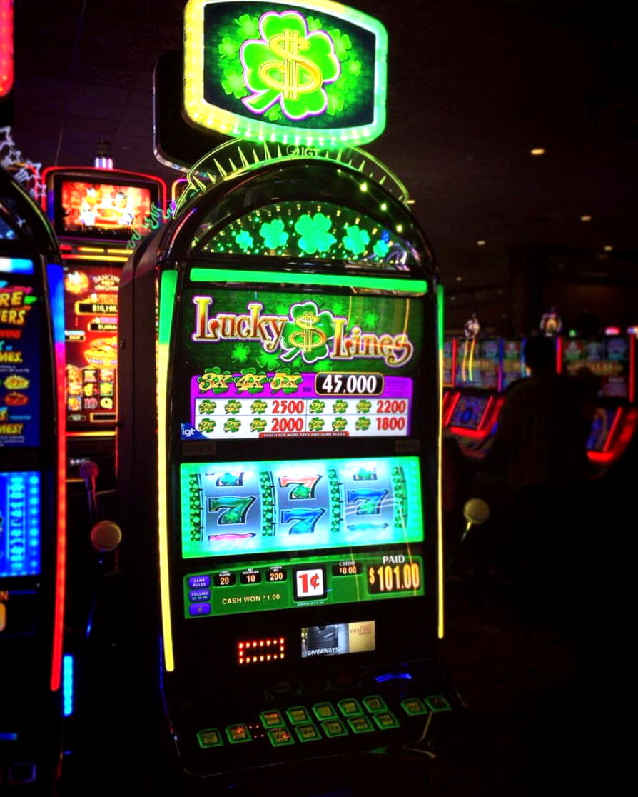 EUR 330 Mobile freeroll slot tournament at Spins Royale Casino