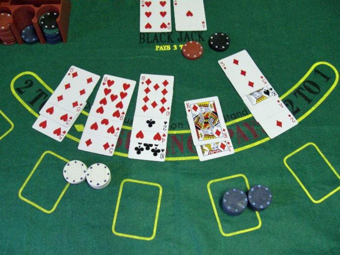 $215 Daily freeroll slot tournament at Intertops Casino
