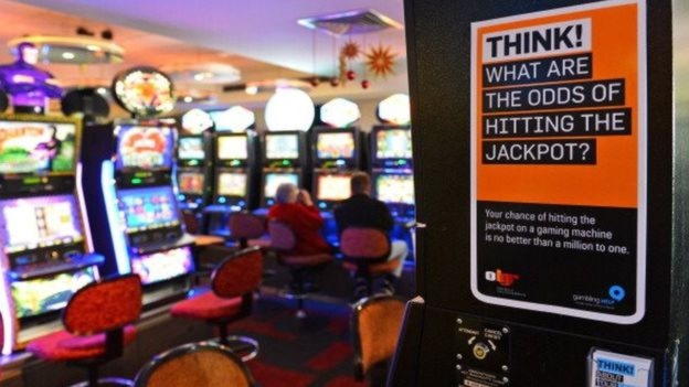 €2330 No deposit bonus code at Royal Vegas Casino