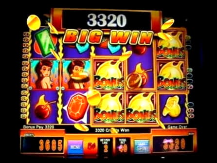 €760 Daily freeroll slot tournament at Magic Red Casino