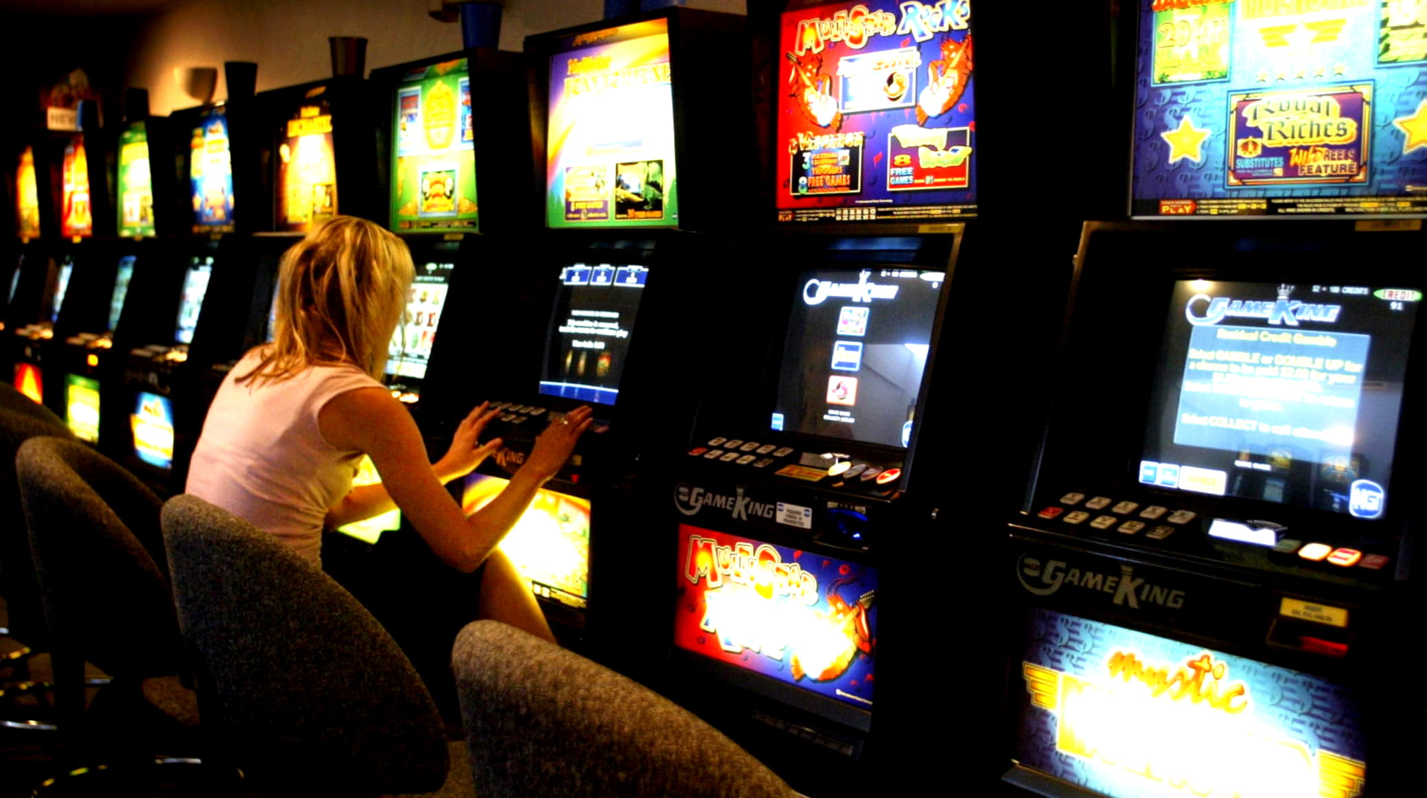 EURO 350 Mobile freeroll slot tournament at Yes Casino 