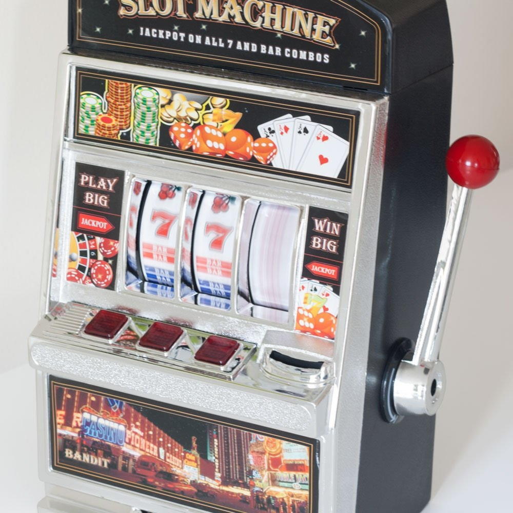 $150 Daily freeroll slot tournament at Magic Red Casino