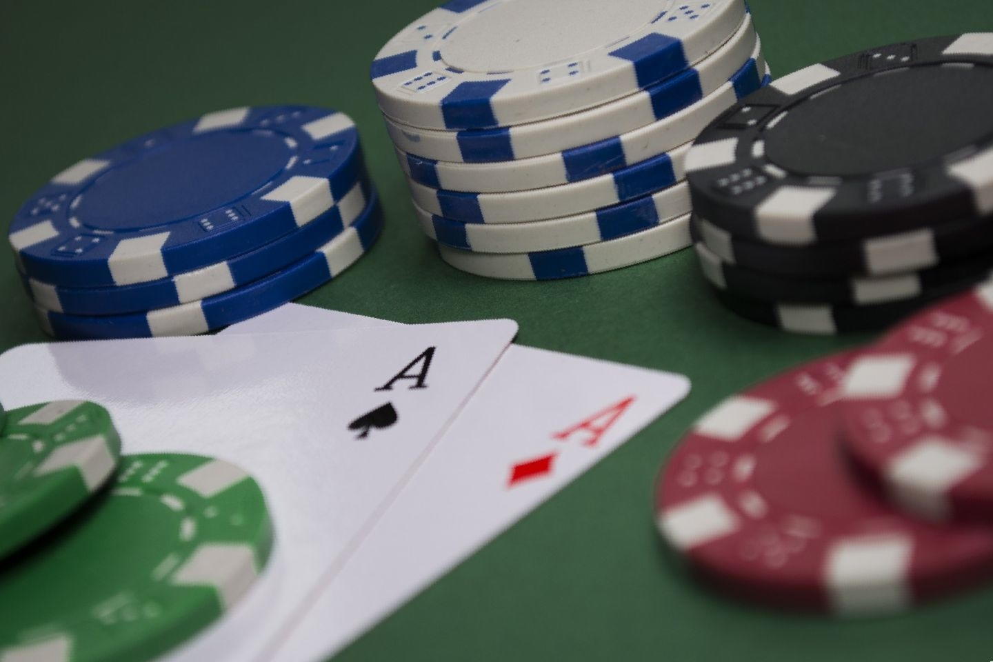 $165 no deposit casino bonus at Magic Red Casino