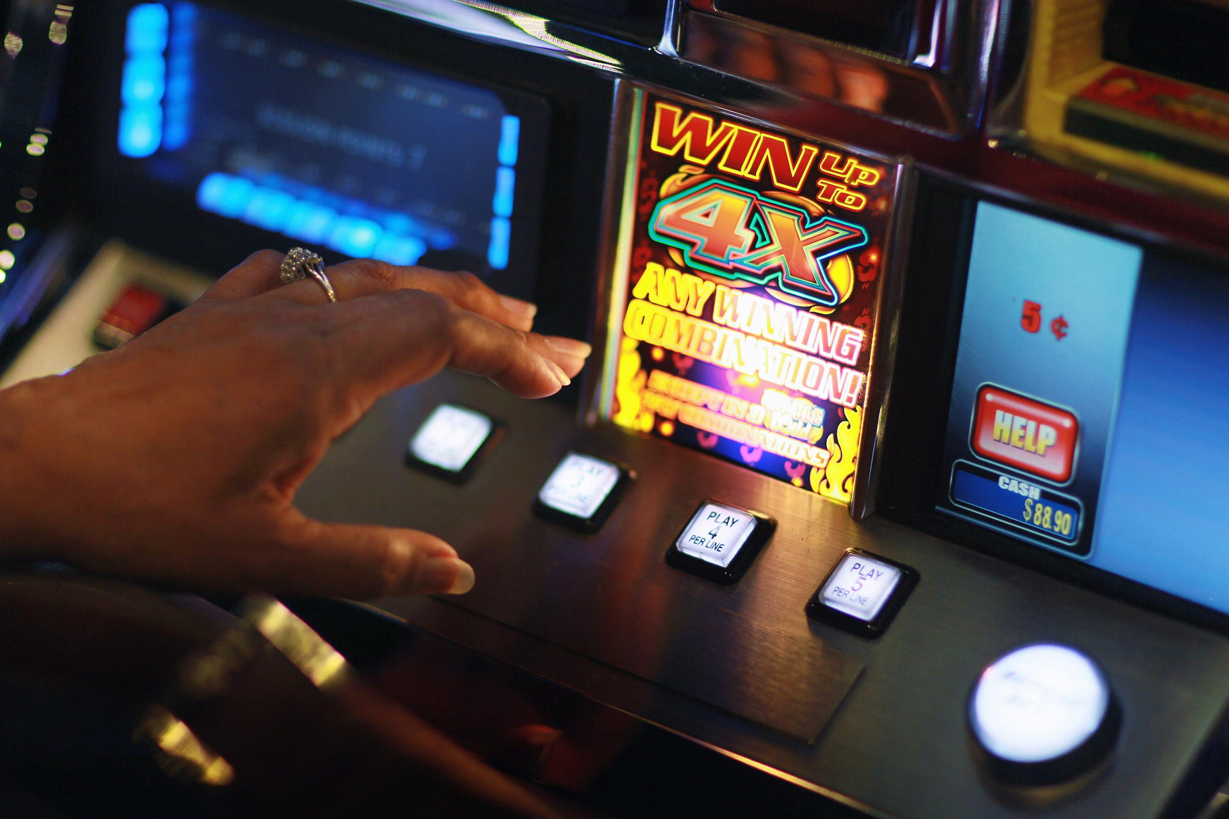 111 Free Spins right now at Casino Heroes