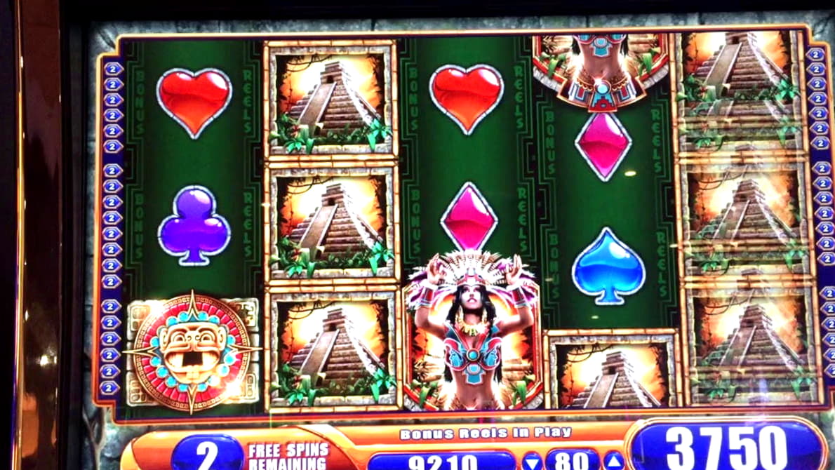 $360 Daily freeroll slot tournament at Royal Panda Casino