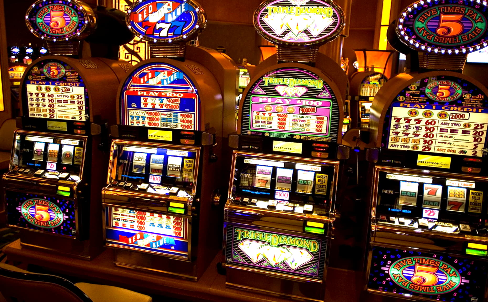 £285 NO DEPOSIT CASINO BONUS at Royal Dubai Casino