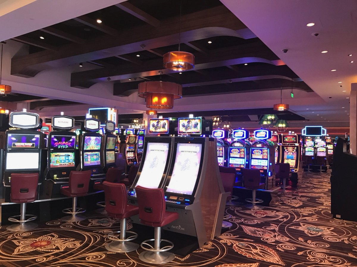 325% Deposit match bonus at Spins Royale Casino