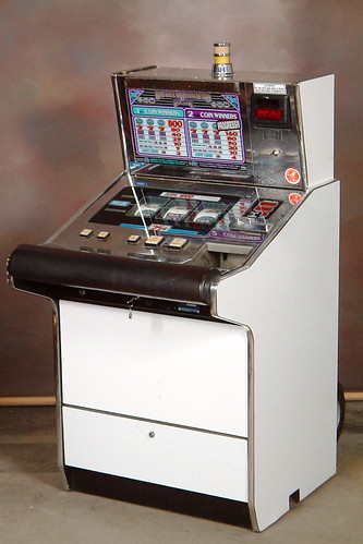 DOUBLE DIAMOND SLANT TOP REEL SLOT MACHINE