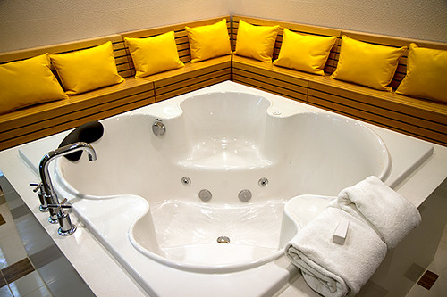 Jaccuzzi-Casino-Room