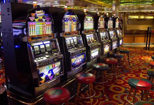 Royal Caribbean Grandeur of the Seas cruise ship casino slot machines