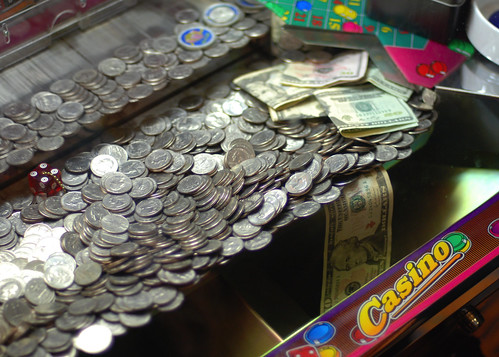 SlotMachineNearPayout